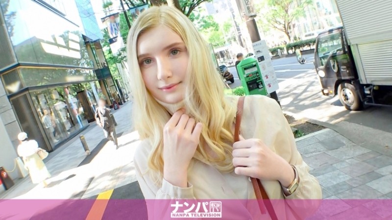 200GANA-2491 - Seriously flirty, first shot.  - 1641 A genuine blond Caucasian beauty walking gallantly in Omotesando!  - When I gently touch her ear,